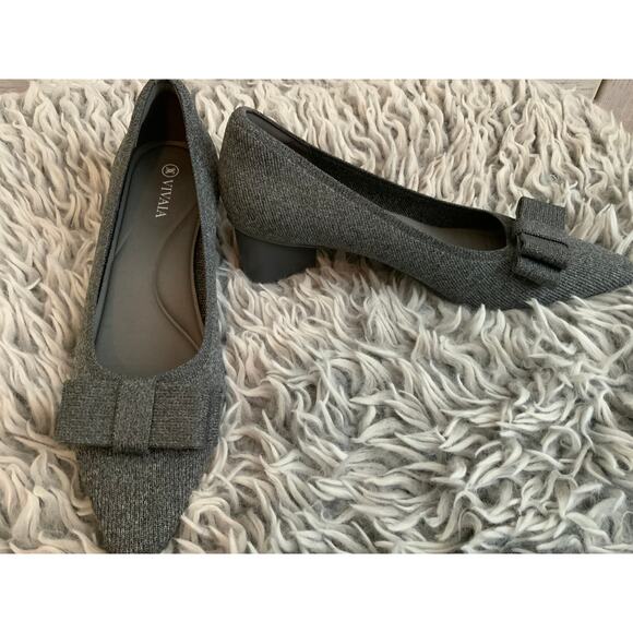 VIVAIA Size 7.5 Gray Pointed Bow Heels - Elegant NWOT - Picture 4 of 4